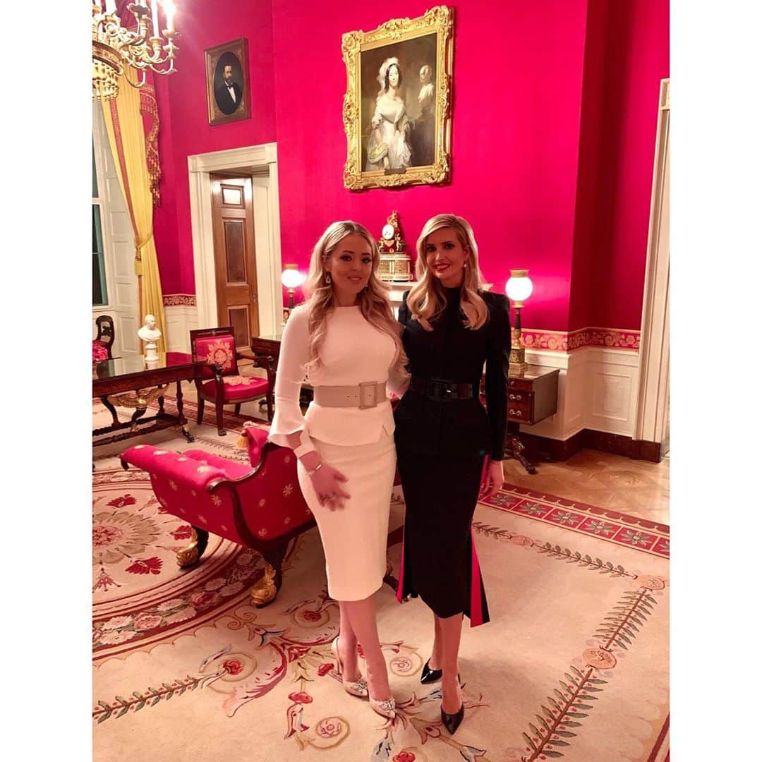 ティファニー・トランプさんのインスタグラム写真 - (ティファニー・トランプInstagram)「Happy Birthday to my amazing big sis! @ivankatrump I love you so much! ❤️✨🎈」10月31日 12時38分 - tiffanytrump