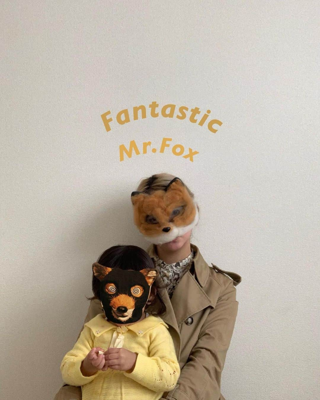 菅谷梨沙子さんのインスタグラム写真 - (菅谷梨沙子Instagram)「Happy Halloween! 📽Movie / "Fantastic Mr.Fox" ☆  今年は大好きなWes Andersonの作品を🎬 イヤイヤ期に突入した娘は仮面は被りたくないとの事だったので…笑 私だけ手作り仮面🦊！ 写真だけでも付き合ってくれてありがとう。 また来年💭 . #wesanderson#fantasticmrfox#happyhalloween」10月31日 12時54分 - risako_sugaya