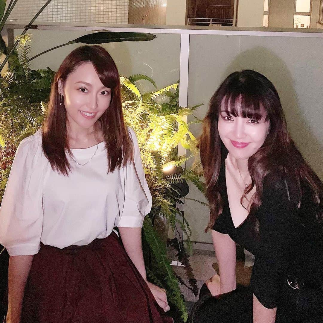 中川祐子さんのインスタグラム写真 - (中川祐子Instagram)「ようこちゃんと素敵なお店で お食事会に行ってきました❤️ 個室にベランダがあって外に出られるの✨ 2人で色んなポーズをとってはしゃいでました(笑) めっちゃ楽しかった〜😊💕 #美魔女友達 #素敵なディナー #モデル #アナウンサー #40代後半」10月31日 12時55分 - nakagawa.yuko