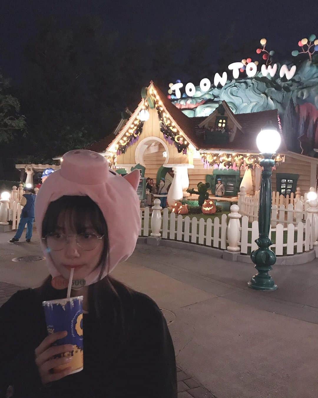 阿知波妃皇のインスタグラム：「halloweeeen🐷🖤」
