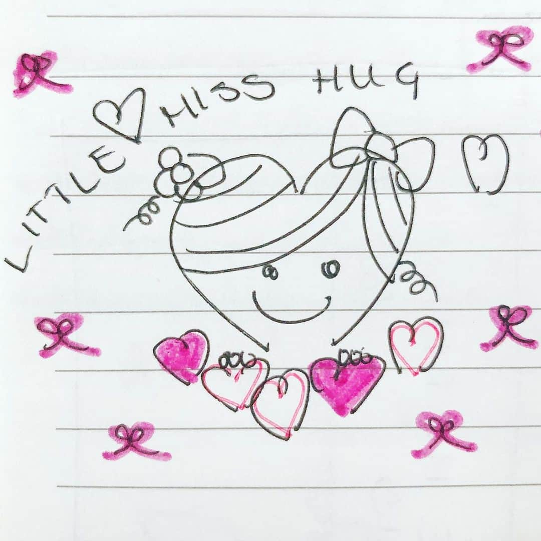 エリザベスラウさんのインスタグラム写真 - (エリザベスラウInstagram)「The Pink Ribbon 🎀 campaign has always been close to my heart since 2 aunts have battled with breast cancer. Glad that I can also support this cause through my work at @therefineryhk by designing a special edition #LittleMissHug mug + art print. Proceeds will be donated to @hkbcf_official 💕」10月31日 13時13分 - elizabethlauldn