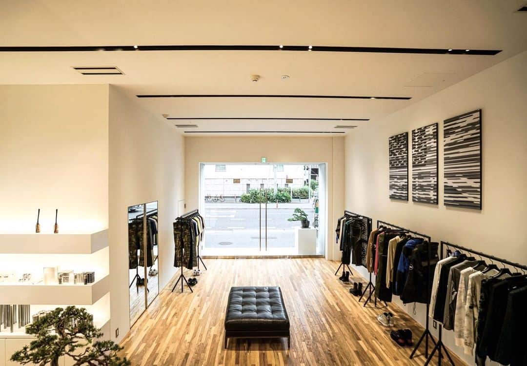 小川哲史のインスタグラム：「【営業時間、定休日に関するお知らせ】 11月1日(金)より、FORSOMEONE FLAGSHIP STOREの閉店時間を現状の20時から、～21時に変更させて頂きます。  また、11月は無休で営業を致します。  皆様のご来店を心よりお待ち申し上げます。  FORSOMEONE FLAGSHIP STORE  東京都目黒区東山2-3-4 1F TEL: 03-5708-5838  OPEN :12:00 - 21:00  #FORSOMEONE」