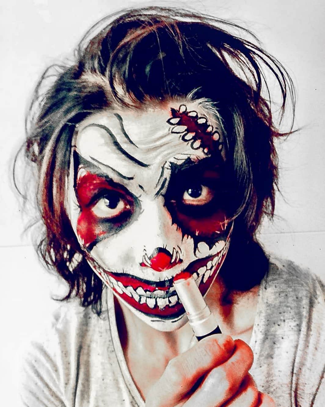 ルーディ・リンのインスタグラム：「It’s hard to put on a brave face on Halloween. It’s even harder to try and give it back to the person you cut it from. #happyhalloween🎃」