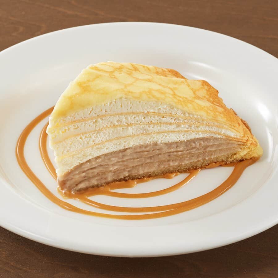 のインスタグラム：「【Café&Meal MUJI】イタリア栗を使った「マロンのミルクレープ」 - 香り高いイタリア栗を蒸してペーストにしたものを、風味豊かなカスタードクリームと合わせました。さらに、口の中で栗の食感を楽しめるように適度にくだいて、マロンクリームにも混ぜ込みました。 味、香り、食感でしっかり栗を感じられる2種類のクリームと、しっとりと焼き上げたクレープ生地との相性がよいミルクレープです。 - ぜひ、お近くのCafé&Meal MUJIでお試しください。 - #CaféandMealMUJI #CaféMUJI #無印良品 #MUJIカフェ #カフェ #cafe #デザート #休憩 #秋スイーツ #旬 #秋の味覚 #ミルクレープ #マロン #栗 #ケーキ #スイーツ #sweets #おやつ」