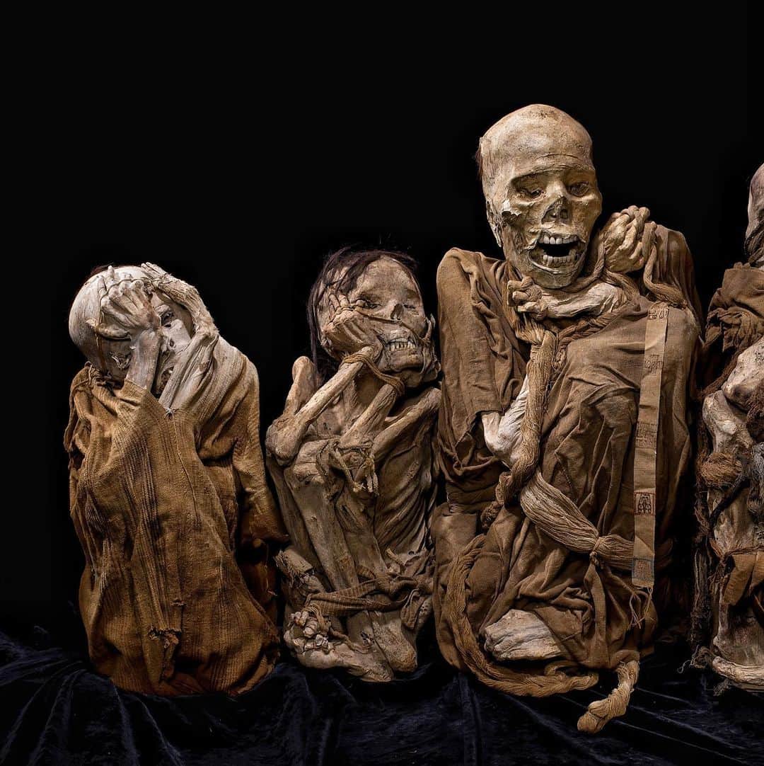 Robert Clarkさんのインスタグラム写真 - (Robert ClarkInstagram)「In honor of Halloween, the scariest pictures I have are of the fascinating Chachapoya mummies, also known as ‘Cloud People’, they were a race of humans that lived during the ninth century. The Cloud People began carving settlements out of the extremely dense mountain forests situated between the Marañón and Huallaga rivers, and eventually established an impressive kingdom that spread through the northern #I Andes of #Peru. The DNA. Preformed in the #mummies show that they died of  Leishmaniasis, or better known as flesh eating  parasites.」10月31日 14時19分 - robertclarkphoto