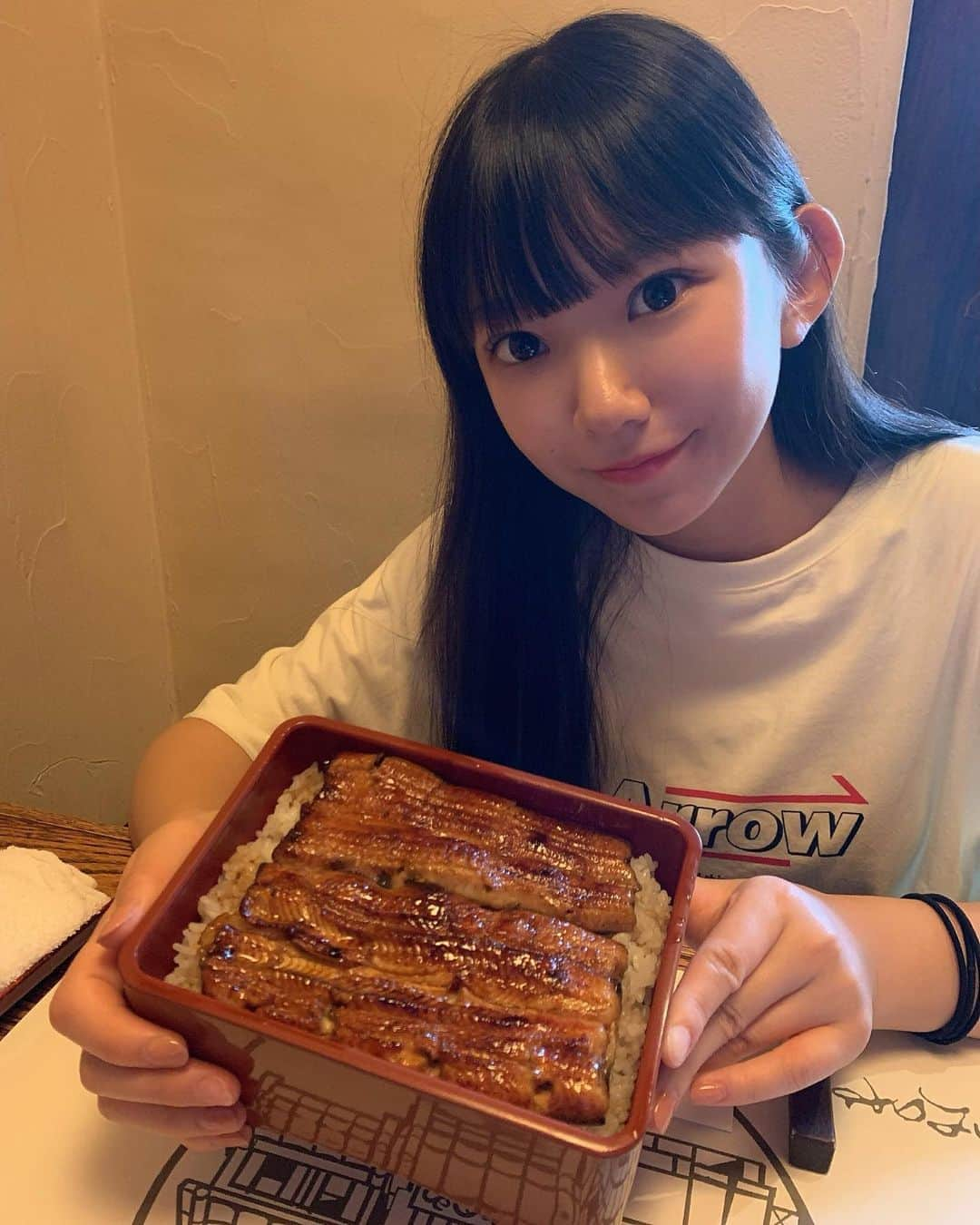 長澤茉里奈さんのインスタグラム写真 - (長澤茉里奈Instagram)「めちゃくちゃ美味しい鰻食べた🥺 #鰻#特上#この味一生忘れない #誕生日祝い」10月31日 14時33分 - marinanagasawa1008