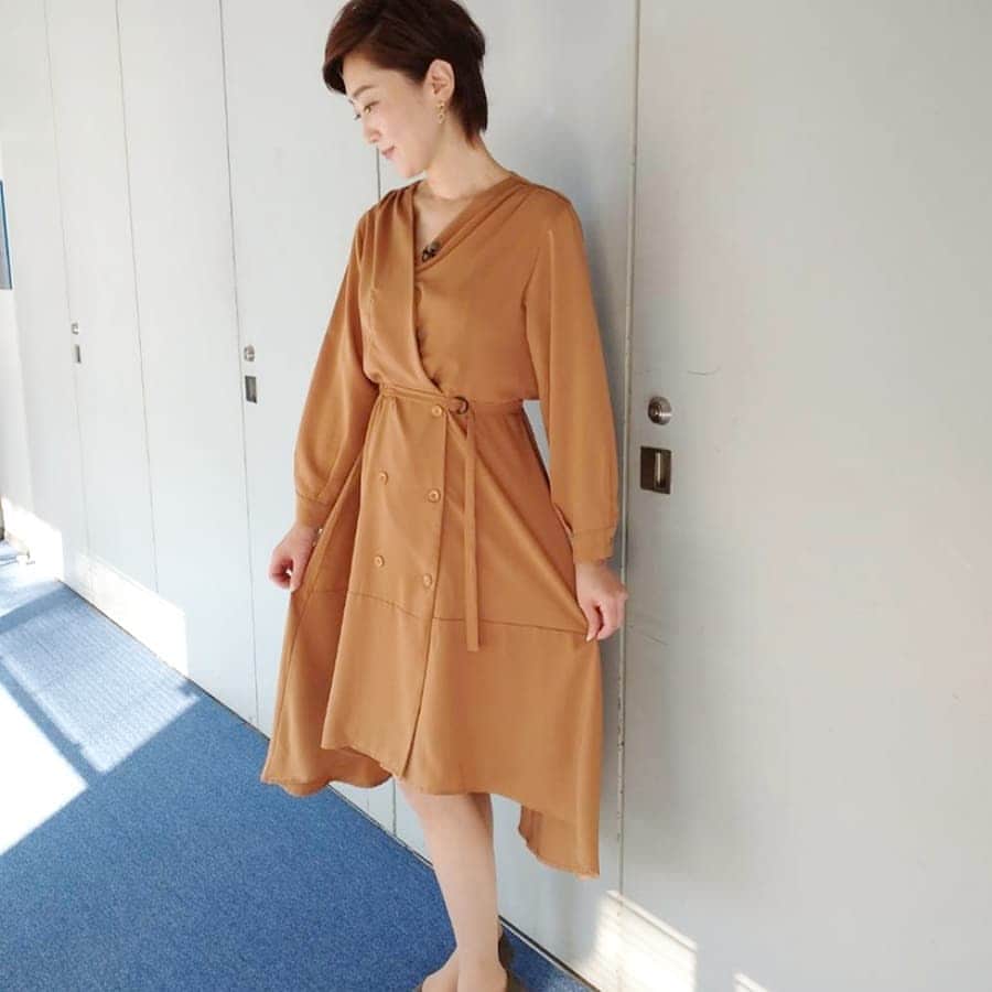 のインスタグラム：「今日の衣装ですm(._.)m  6時15分～の今日感ニュースでは、今日から始まった佐賀バルーンフェスタの様子などお伝えします‼️‼️ 色とりどりのバルーンが佐賀平野の上空を空中散歩しています🌼」
