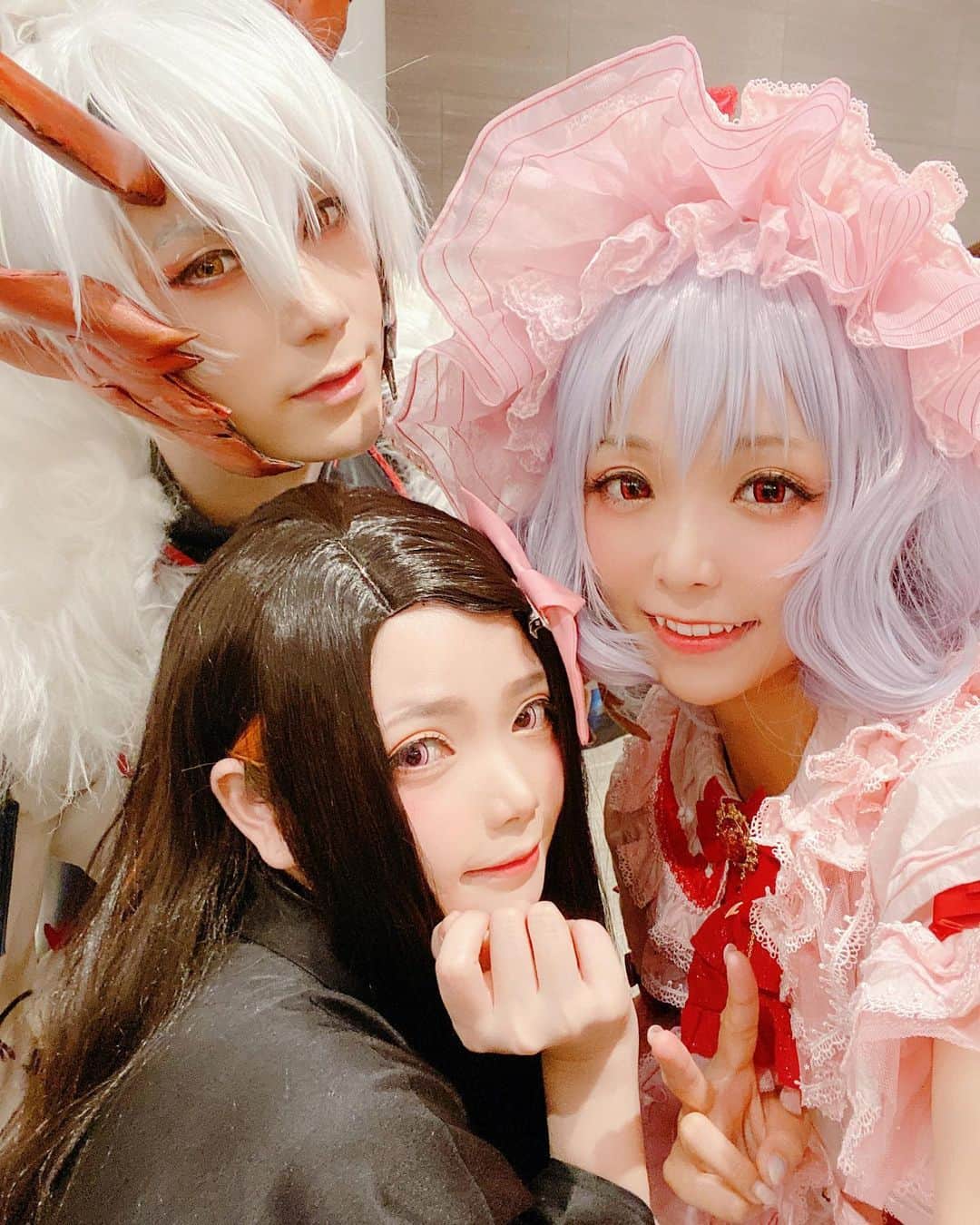 小桃のインスタグラム：「Nice to meet Thames for the first time!!! ☺️✨He's really friendly and handsome!!! hahaha😳 And I miss my lovely Miu so much!!!!!😭❤️❤️❤️ It's about 1 year something since we met last time!!!!😭💦 I already miss her so much!!! #alterego #alterego2019 #cosplay #コスプレ　#鬼滅の刃 #東方project #陰陽師」