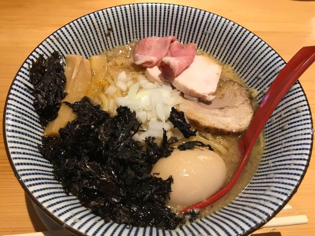 石川修司さんのインスタグラム写真 - (石川修司Instagram)「ラーメンたかはし #あごだしラーメン  #歌舞伎町 #午前3時 #ramen  #noodle」10月31日 14時58分 - shuji_ishikawa1975