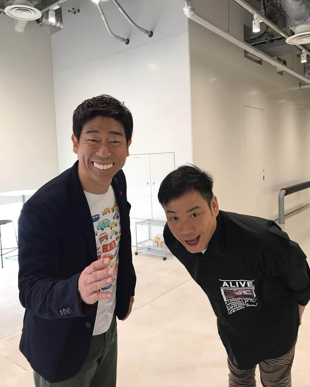 山本栄治さんのインスタグラム写真 - (山本栄治Instagram)「今日は  日テレで  お笑い怪獣  明石家さんまさんと  共演させて頂きました。  収録後  さんまさんは何故か僕に 『お疲れ様でした』  と敬語で話して下さりました😬」10月31日 15時02分 - eiji7115