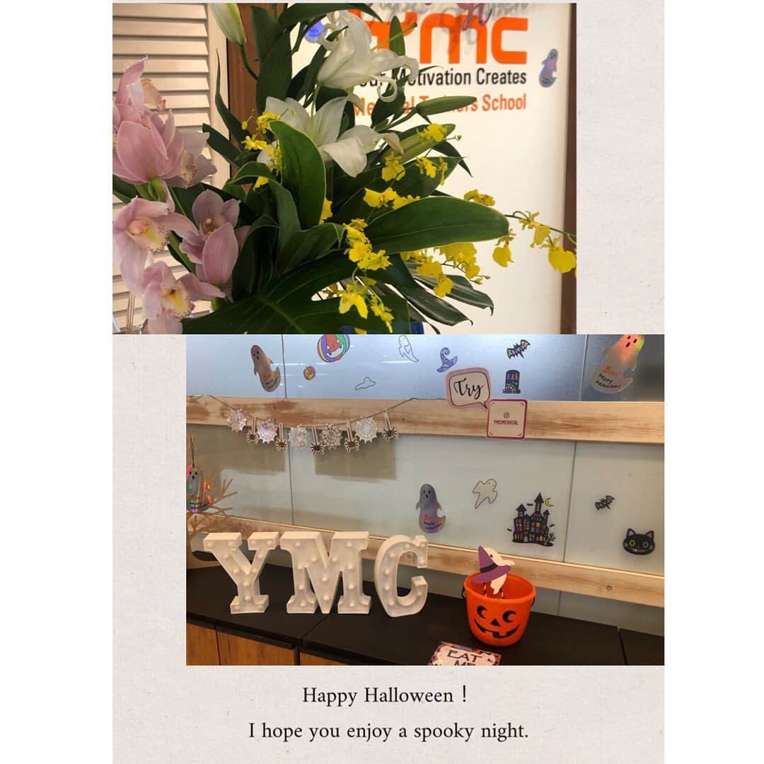 YMCメディカルトレーナーズスクール公式さんのインスタグラム写真 - (YMCメディカルトレーナーズスクール公式Instagram)「こんにちは🌞ＹＭＣ新宿校です🎃﻿ ﻿ Happy Halloween！﻿ I hope you enjoy a spooky night.﻿ ﻿ ハロウィンの飾りつけも今日で終わると思うと少し寂しいです。新宿校にて“eat me box”を設置しています🥰✨﻿ ﻿ 新宿校に来た際には、覗いてみてくださいね👻﻿ ﻿ #新宿校今週のお花﻿」10月31日 15時05分 - ymcmedical