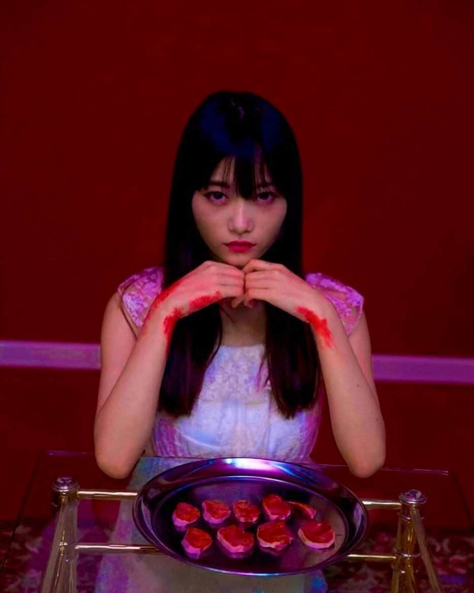 阿知波妃皇のインスタグラム：「....🖤 #happyhalloween #japanesehorror」