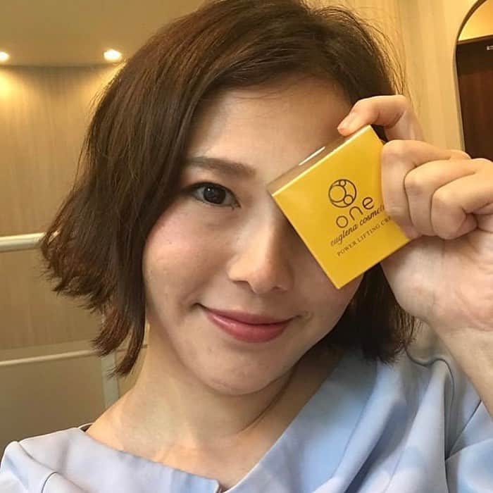 斉藤花奈さんのインスタグラム写真 - (斉藤花奈Instagram)「パワーリフティングクリームを使わせてもらいました☺️ つけた瞬間から潤っていく感じがするー！！ 何回もつけることでモチモチ感が更にアップしそう🥰  肌トラブルに悩む方などなどにおススメです☺️ @euglena_one  #キャンペーン実施中  #ユーグレナ #パワーリフティングクリーム  #パワリフ  #保湿  #リフトアップ  #オールインワンクリーム #美肌ケア  #スキンケアマニア  そして現在キャンペーン実施中です！ 「参加方法は簡単！」 ①ユーグレナone公式さん(@euglena_one)をフォロー  ②10/1のキャンペーン投稿をいいね！  ③キャンペーン期間は今月末までで  これだけなのでみんなも参加してみてね🥰」10月31日 20時37分 - haruone21