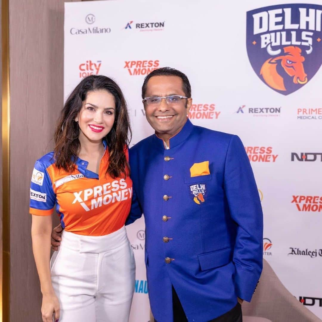 サニー・レオーネさんのインスタグラム写真 - (サニー・レオーネInstagram)「💥 💥 💥 Here we go !!! I am so happy to announce my Association with the Delhi Bulls @delhibullst10 for the T10 cricket league taking place in Abu Dhabi November 14-24 2019. Thank you to team owners and associates for this great opportunity! @rizwan.sajan  @mrcricketuae @adelsajan @neelesh_bhatnagar @sunnyleone !!! Here we go !!!! Win win win !!!!! 💥💥💥❤️ Outfit:.@vidhiwadhwani_label」10月31日 15時36分 - sunnyleone