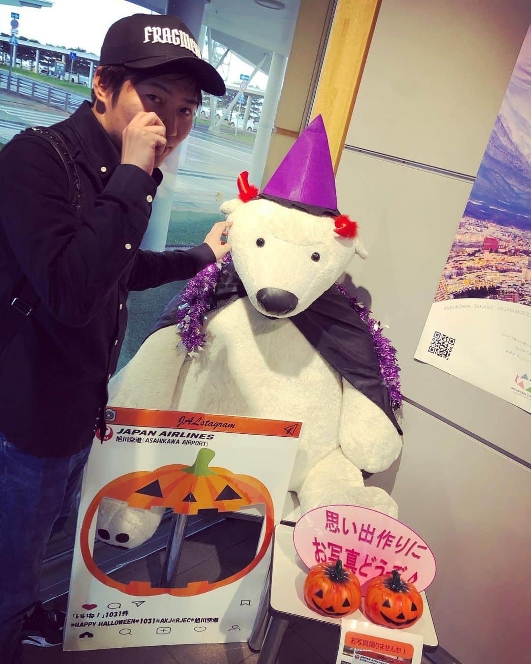 石浦宏明さんのインスタグラム写真 - (石浦宏明Instagram)「どーしても旭山動物園に寄りたいと言うのですが、飛行機まで時間がないのでこれで我慢してもらいました。 #北海道出張 #思い出づくり」10月31日 15時39分 - hiroakiishiura