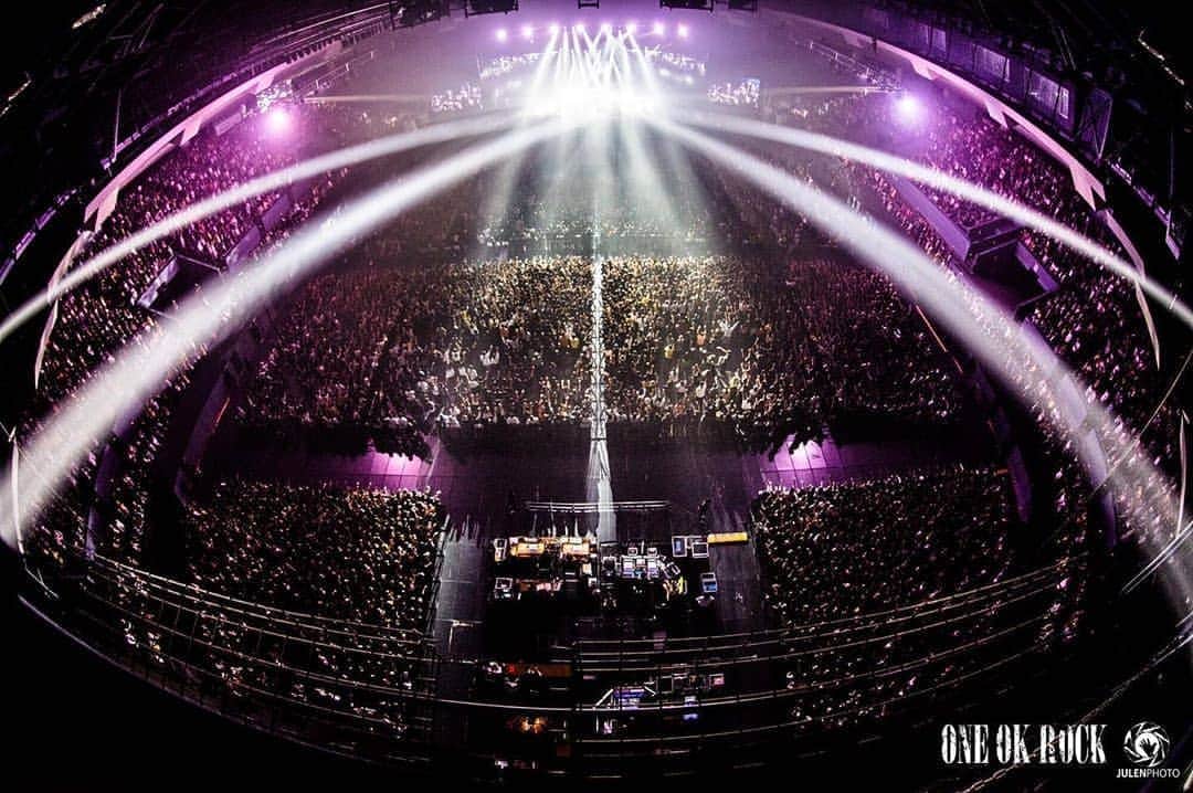 ONE OK ROCK WORLDさんのインスタグラム写真 - (ONE OK ROCK WORLDInstagram)「- #Repost @julenphoto - Fooling around with @ryota_0809 and @tomo_10969 before @oneokrockofficial’s Day 1 show in Hiroshima.  #ONEOKROCK #EyeOfTheStorm #JulenPhoto #TourDreams - @oneokrockofficial at Hiroshima Arena - Day 1 #ONEOKROCK #EyeOfTheStorm #JapanTour #JulenPhoto #TOURDREAMS」10月31日 15時47分 - oneokrockworld