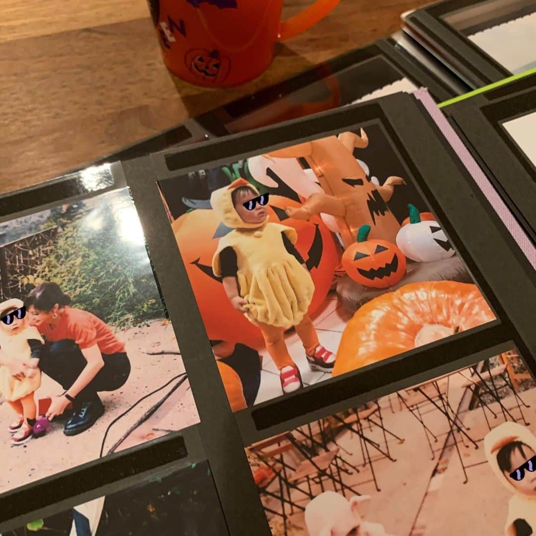 安田美沙子さんのインスタグラム写真 - (安田美沙子Instagram)「今年のハロウィンは、吸血鬼🎃 去年は、ヒヨコさん🐥一昨年は💀。笑 成長と共に、かわいいハロウィン姿を見返してみました😊❤️ ちょっと嫌がったりしている姿さえ愛おしい。いつか大きくなった日に、みんなで笑いながら見返すのが楽しみです⭐️ ぜひ、皆さんもアルバムにしてみて下さい😊🌈 こちらの招待コードを入れて頂くと、1枚無料でプリント出来ます！ → 18C Happy Halloween🎃  #PR #albus_is」10月31日 15時59分 - yasuda_misako