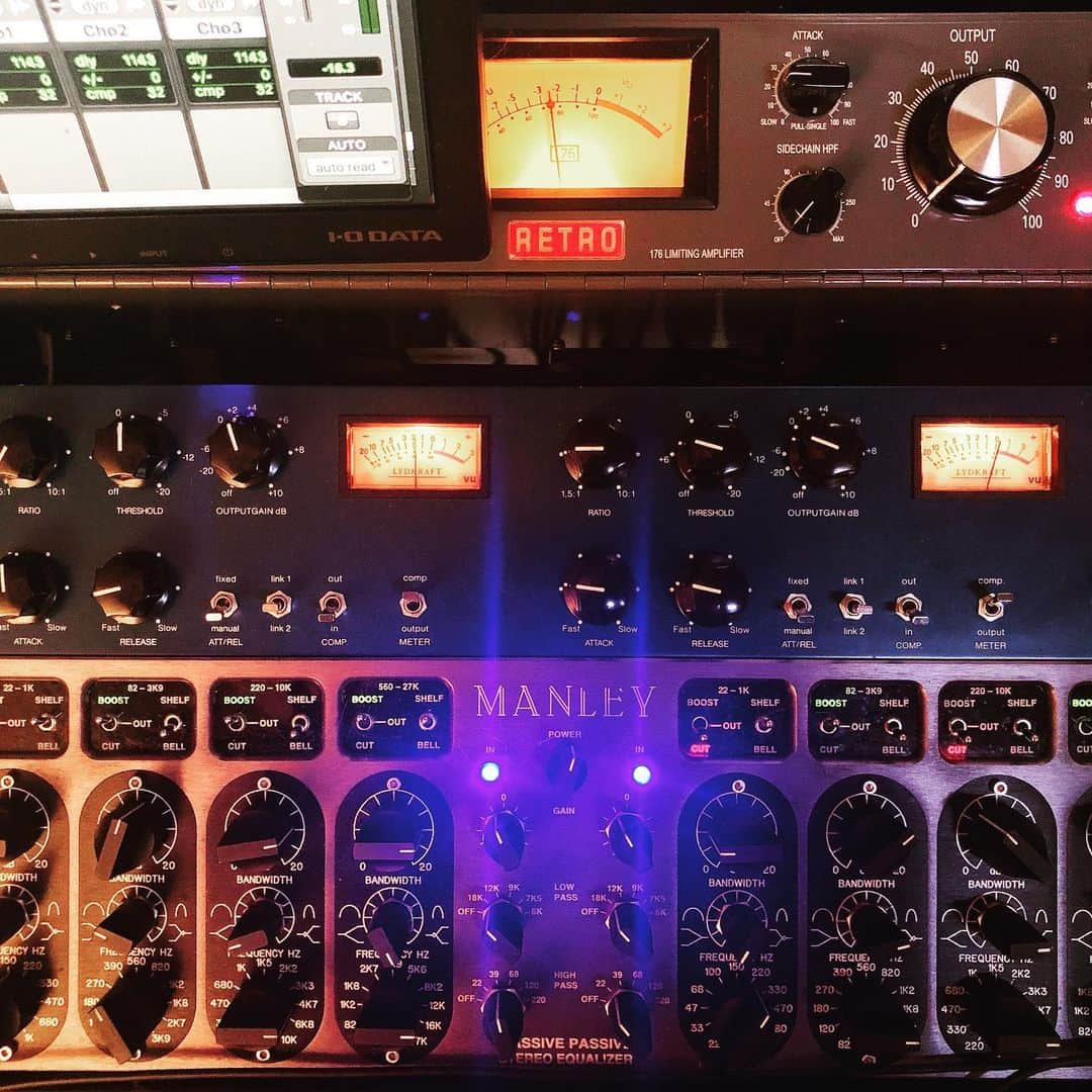 門倉聡さんのインスタグラム写真 - (門倉聡Instagram)「絶賛Mix中。 #tubetech #manley #retroinstruments」10月31日 16時03分 - kadocks