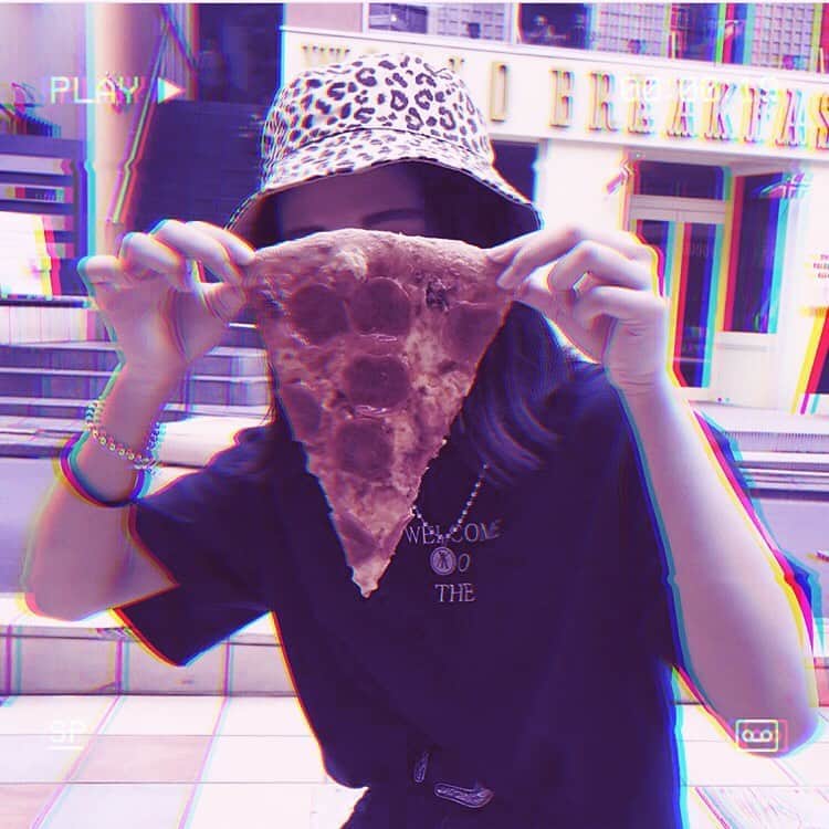 「SNOW」顔認識カメラアプリのグルメインスタ