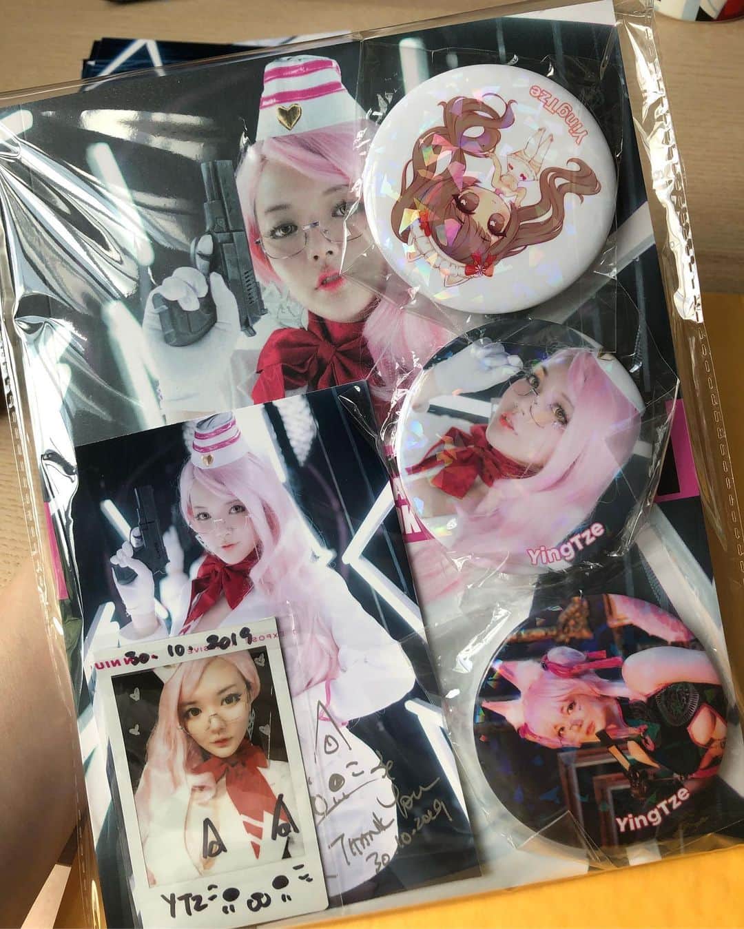 YingTzeさんのインスタグラム写真 - (YingTzeInstagram)「🌟 Merchandise Updates 🌟 Working on packing & shipping my merchandise! ❤️ Thank you so much for your patience ~ everything will be shipped this week and latest by next week !  _ October is a busy month for me with all the events and traveling, only now I have time to sit down and work on everything . 🙏🏻❤️ Thank you for your support guys ! When I mailed your order , you will receive an email regarding the tracking number ❤️ _ #blessed #ytzmerch #tamamo #fategrandorder #fatecosplay」10月31日 16時29分 - yingtze