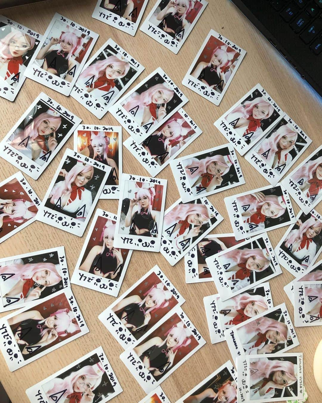 YingTzeさんのインスタグラム写真 - (YingTzeInstagram)「🌟 Merchandise Updates 🌟 Working on packing & shipping my merchandise! ❤️ Thank you so much for your patience ~ everything will be shipped this week and latest by next week !  _ October is a busy month for me with all the events and traveling, only now I have time to sit down and work on everything . 🙏🏻❤️ Thank you for your support guys ! When I mailed your order , you will receive an email regarding the tracking number ❤️ _ #blessed #ytzmerch #tamamo #fategrandorder #fatecosplay」10月31日 16時29分 - yingtze