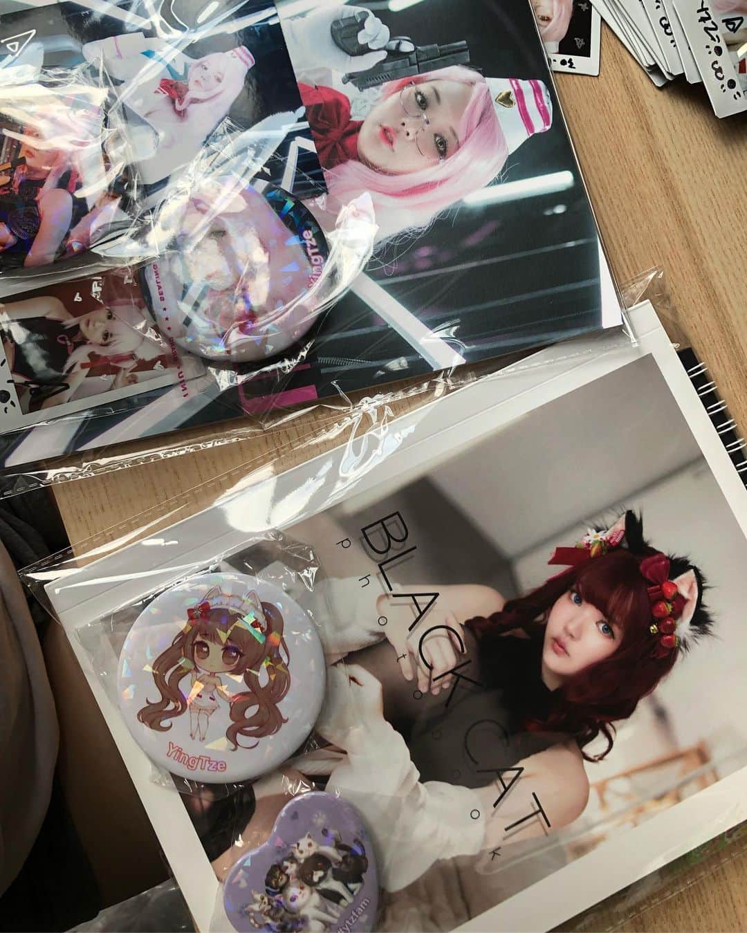 YingTzeさんのインスタグラム写真 - (YingTzeInstagram)「🌟 Merchandise Updates 🌟 Working on packing & shipping my merchandise! ❤️ Thank you so much for your patience ~ everything will be shipped this week and latest by next week !  _ October is a busy month for me with all the events and traveling, only now I have time to sit down and work on everything . 🙏🏻❤️ Thank you for your support guys ! When I mailed your order , you will receive an email regarding the tracking number ❤️ _ #blessed #ytzmerch #tamamo #fategrandorder #fatecosplay」10月31日 16時29分 - yingtze