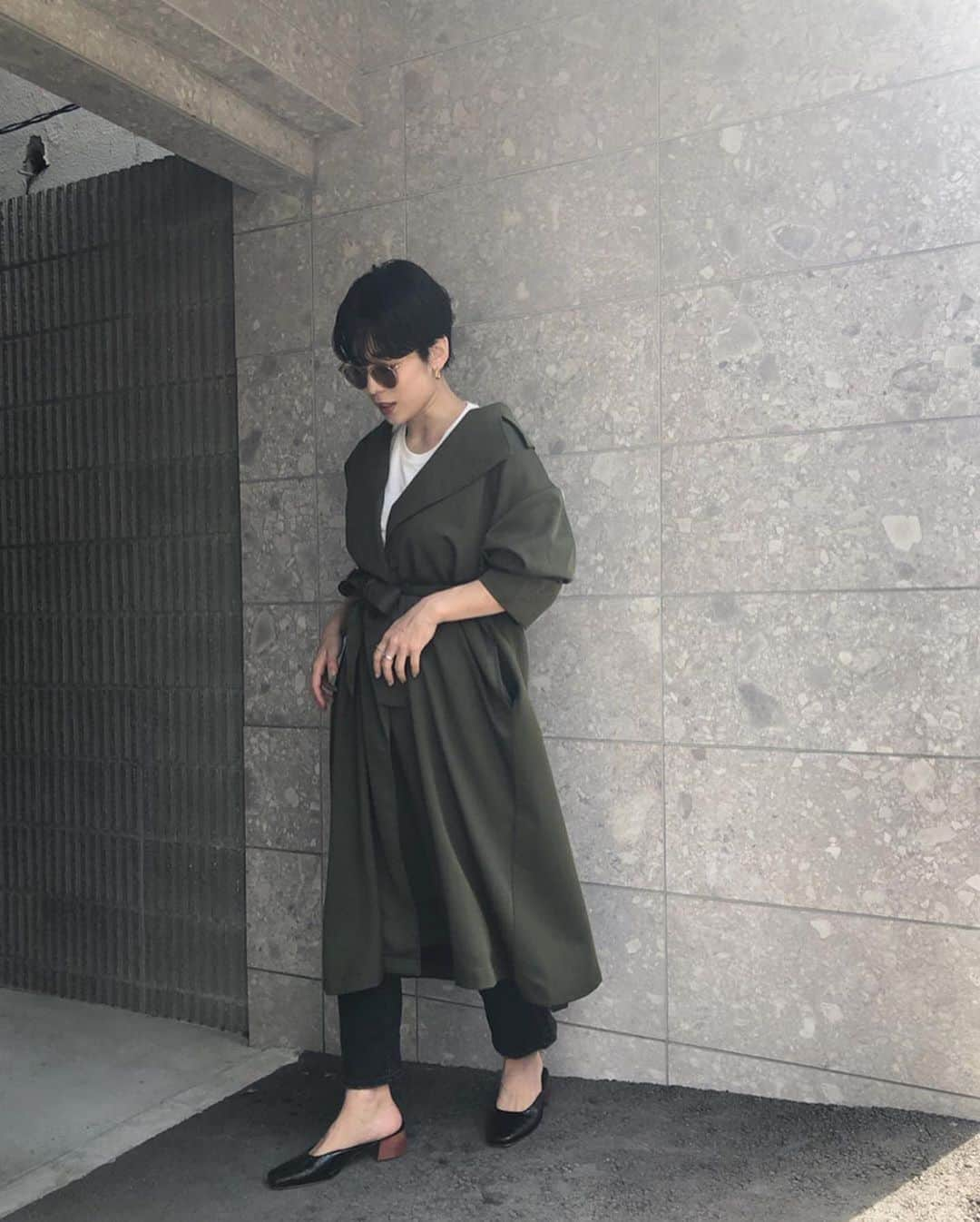 ur'sさんのインスタグラム写真 - (ur'sInstagram)「. . 【 style share 】 フリルヨークトレンチコート 品番:BUXN0344 ¥6,990+tax . @7_aki_7 様、素敵なコーディネートありがとうございます！ ゆとりのあるオーバーサイズがこなれ感を演出するフリルヨークトレンチコート🧥🍂 ベーシックなカラーを取り揃えており、オンオフ問わず活躍する一枚です👌🏻✨ . STYLE SHARE 募集中！ ハッシュタグは『#urs_styling』 素敵な着こなしは、紹介させて頂くことがあります。 . #urs_official #ユアーズ #レディース #fashion #コーディネート #トレンチコート #バックフリル #秋コート . . #Repost @7_aki_7 ・・・ . 写真のトレンチはウエストリボンをしてワンピース風にしても◎  @urs_official の #フリルヨークトレンチコート で色違いでカーキもget✌︎ #urs_styling  #urs_official #ユアーズ #fashion #ootd #outfit #code #coordinate #style #stylepoint #instafashion #instagood #instalike #秋コーデ #通販 #きょコ」10月31日 16時42分 - urs_official