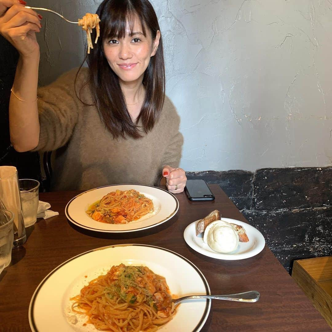 Hiromi Ｍaedaさんのインスタグラム写真 - (Hiromi ＭaedaInstagram)「少し前に33歳ゾロ目になりました🎂♥️ ・ 年々自分の誕生日ってどうでも良くなりがちだけど😂メッセージもらったり、こうやってお祝いしてもらえるのは本当に幸せで嬉しいなと実感する♥️ ・ @yukie__tanaka いつもありがとう🥰 ・ おかげで今日は幸せすぎる時間を過ごせた✨ @fumaruyama 君もノリノリのバースデーソングありがとう😂🎂✨(ストーリーみてね♡笑) ・ @bistro.enishi 相変わらず美味しかったー🍽✨ ごちそうさまでした😋♥️ ・ ・ ・ #33歳#今年は特別な歳になりそう」10月31日 16時53分 - hiron953