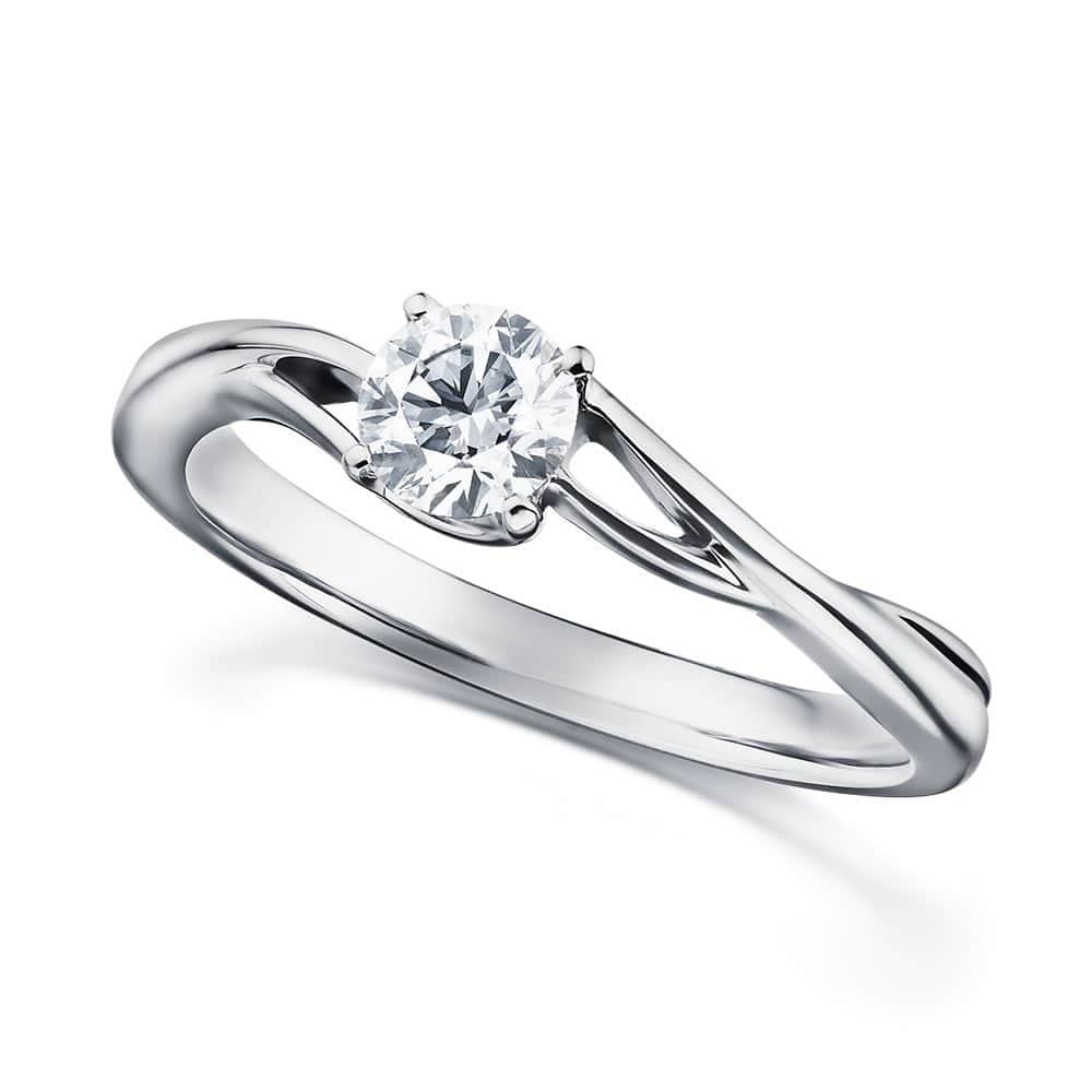 婚約・結婚指輪のI-PRIMO（アイプリモ）公式アカウントさんのインスタグラム写真 - (婚約・結婚指輪のI-PRIMO（アイプリモ）公式アカウントInstagram)「* 【相手を想う純粋な気持ちをリングに込めて】 「信じる愛と温かい心」という言葉を持つ星の名前を持つエンゲージリング『カーフ』。曲線のアームが繊細で、リズミカルな動きを感じるデザインです。 凛とした愛の意思を二本のラインで表現し、揺るがぬ想いをひとつに束ね寄り添う『ケイローン』。賢者の放つ矢のように、鮮やかに未来への確かな軌跡を描きます。  婚約指輪：カーフ  #アイプリモ_カーフ 結婚指輪：ケイローン　#アイプリモ_ケイローン * #iprimo #アイプリモ #婚約指輪 #結婚指輪 #ブライダルリング #エンゲージリング #マリッジリング #エタニティリング #プレ花嫁 #結婚準備 #婚約 #結婚 #令和婚 #2019冬婚 #2020春婚 #wedding #bridal #bridaljewelry #happywedding #rings #bridalring #marriagering #engagementring #diamond #日本中のプレ花嫁さんと繋がりたい」10月31日 17時09分 - iprimo_official