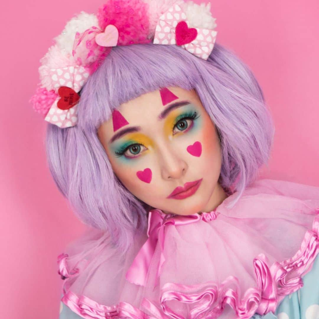 RinRinさんのインスタグラム写真 - (RinRinInstagram)「Happy Halloween! Did you see this video yet? Link in profile~☝︎ @looooo3 did an amazing clown lolita transformation on me 🥰 thank you! (📸 by @looooo3 ) . . 👉🏻 #rinrinhalloween . . #rinrindoll #rinrinyoutube #looooo3 #sugarpill #halloween #halloweenmakeup #clownlolita #halloweencostume #ハロウィン #ハロウィンメイク #ハロウィンコスプレ #ハロウィンロリータ #ピエロ #ピエロメイク #ロリータピエロ #コスメ #メイク」10月31日 17時15分 - rinrindoll