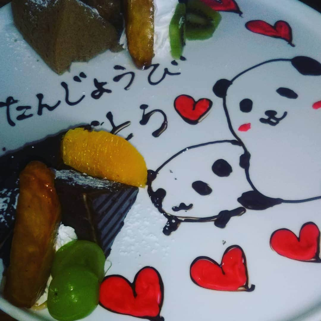 袋町鉄板酒場 ぶれいこうのインスタグラム：「ハッピーバースデー🎁🎂🎉 #ぶれいこう#広島市 #広島 #居酒屋 #中区 #袋町 #鉄板焼き #肉バル #個室居酒屋 #肉料理 #ハッピーバースデー #デザートプレート #お誕生日おめでとう」