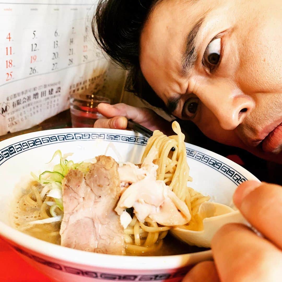 安田顕さんのインスタグラム写真 - (安田顕Instagram)「久々の、ラーメンでした。 #睨み飯」10月31日 17時28分 - yasu_da_ken