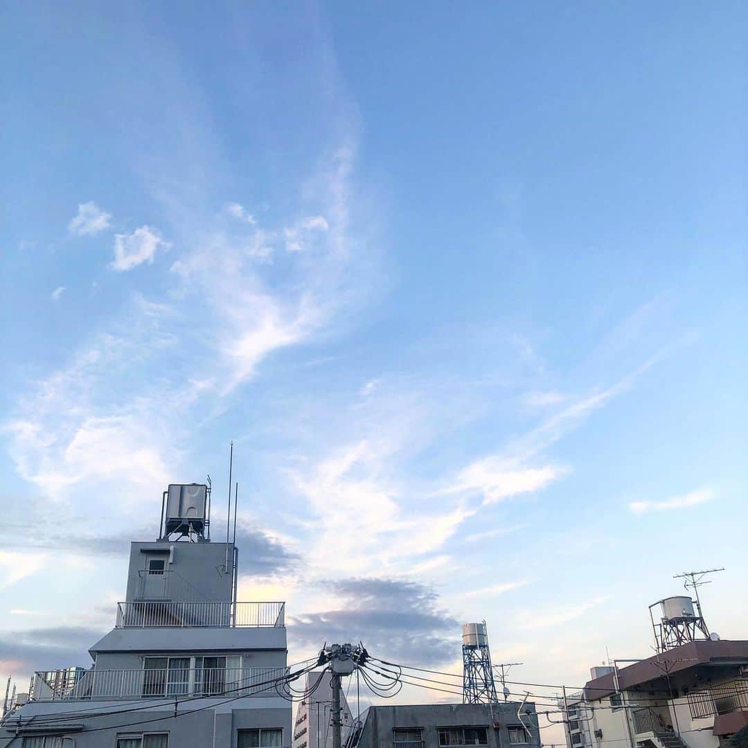 NaNaHoさんのインスタグラム写真 - (NaNaHoInstagram)「空見たら気分良くなるもうなんでもいいや」10月31日 17時36分 - nanaho_tempurakidz