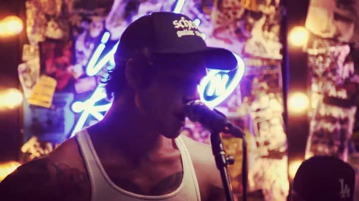 タイラー・ポジーのインスタグラム：「Happy Halloween. Got a spooky acoustic live version of our first single THIS MESS over at @idobiradio」