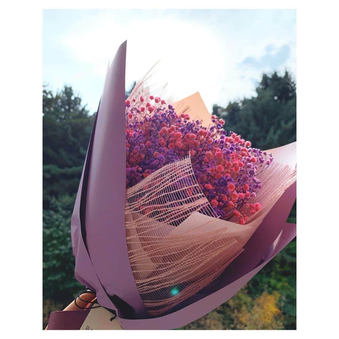 チョン・ユミのインスタグラム：「🌸🌷🌹💐🌈🕊」