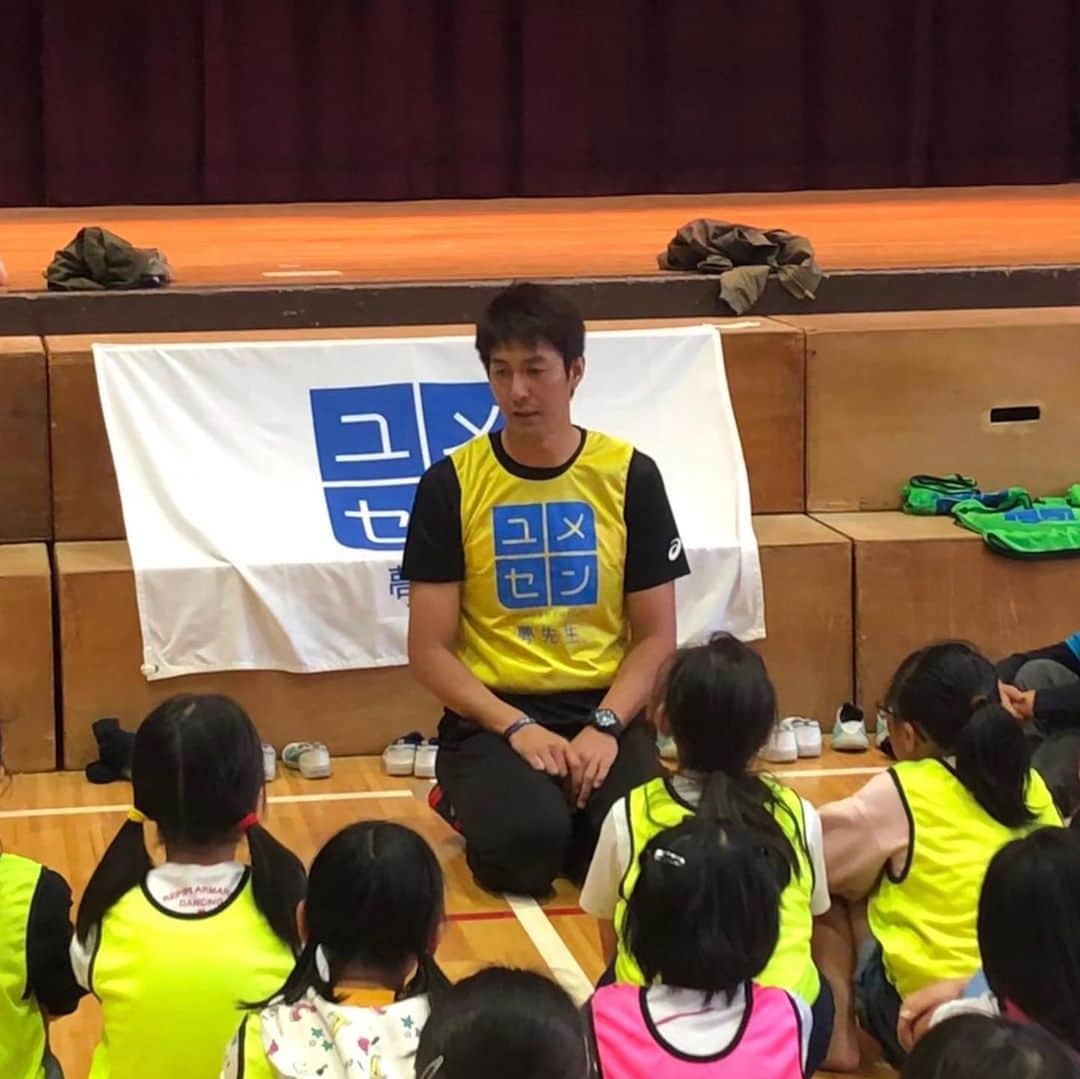 山本隆弘さんのインスタグラム写真 - (山本隆弘Instagram)「サッカー協会が行なっている、夢先生で三郷市立丹後小学校へ！ 5年生と楽しく触れ合い、夢についての授業もさせて頂きました。 多くの子が目標や夢を待っていて高い集中力を持ってたなー🤗 #ユメセン #三郷市 #教育委員は内緒🤫」10月31日 17時49分 - yamamototakahiro5