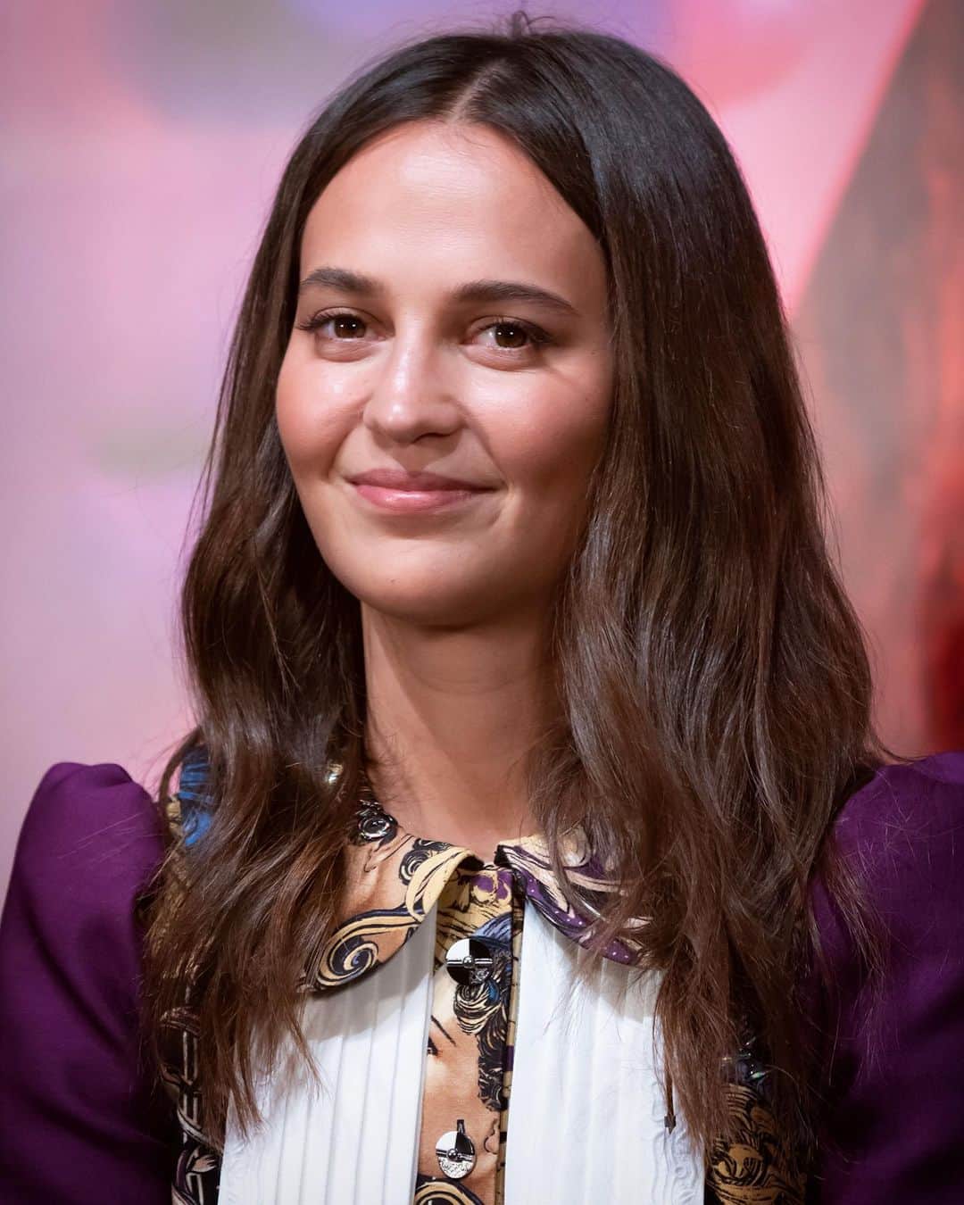 アリシア・ヴィキャンデルのインスタグラム：「Alicia attending the ‘Earthquake Bird’ presentation at Tokyo International Film Festival.」