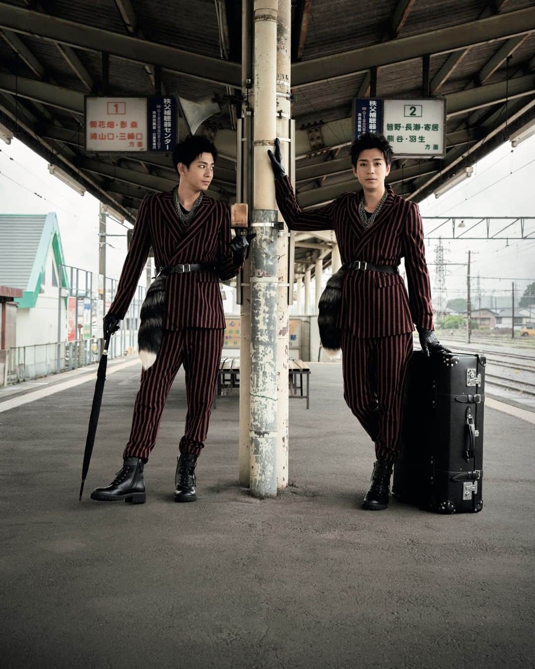 GQ JAPANさんのインスタグラム写真 - (GQ JAPANInstagram)「俳優・三浦翔平がバッグを持って列車の旅へ。「自分がSNSをやることでドラマの視聴率が上がるなら本望。そう思って、始めたのがきっかけですね」  Photo: Hiroshi Kutomi Stylist: Go Negishi Hair&Make-up: Emiko Shimizu Fashion Director: Noriaki Moriguchi  #GQjapan11月号 #三浦翔平 #ShoheiMiura #AnnDemeulemeester #fashion @anndemeulemeester_official @shohei.63」10月31日 18時00分 - gqjapan