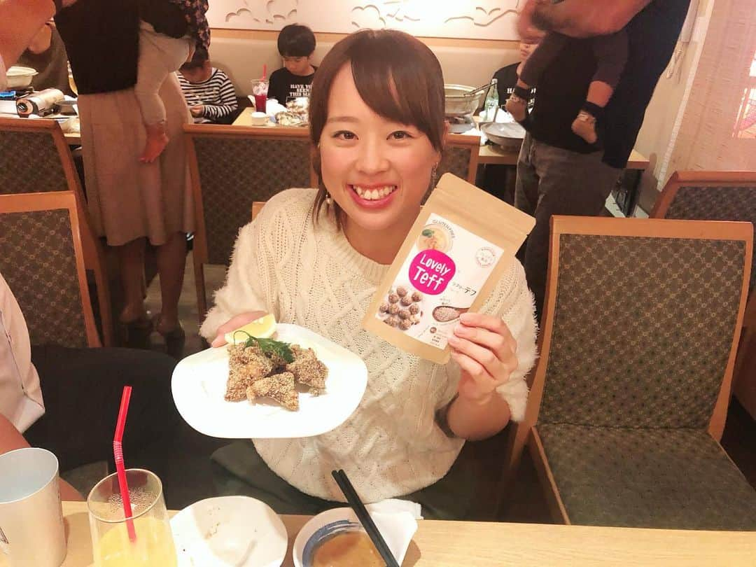 笹原優美さんのインスタグラム写真 - (笹原優美Instagram)「☆﻿ ﻿ ラブリーテフを使った料理特集〜🍽💕﻿ ﻿ 1・2枚目の写真は、﻿ 衣にテフを混ぜてつくった竜田揚げ！﻿ テフ効果でカリカリ感が増して、より美味しくなってました😆！！﻿ ﻿ 3枚目は、〆の雑炊にラブリーテフ✨﻿ 何にでもかけて食べれるので手軽に栄養プラス🍀﻿ ﻿ そして4枚目は、﻿ 沖縄料理のヒラヤーチー+ラブリーテフ✨﻿ どれも美味しかった🥰﻿ ﻿ みなさんはどんなテフの食べ方が お気に入りですか〜😆！﻿ ﻿ @lovelyteff  @trendonline_official  #ラブリーテフ ﻿ #lovelyteff﻿ #テフ﻿ #テフ料理﻿ #トワコーポレーション #トレンドオンライン﻿ #trendonline」10月31日 18時04分 - yumi_sasahara_official