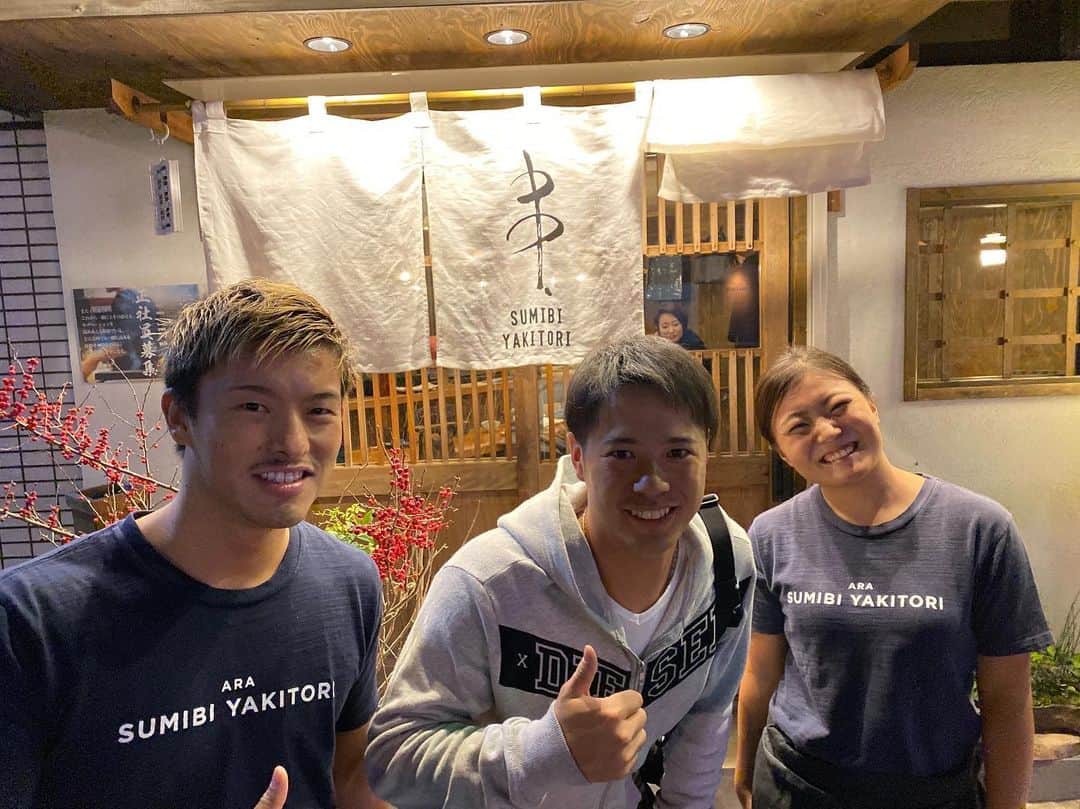 のインスタグラム：「先日、炭火焼き鳥あらに行ってきました！ . とにかく美味すぎ！！！お店の中も良いしスタッフの皆さんも良い人ばかり(^^) . #炭火焼き鳥あら」