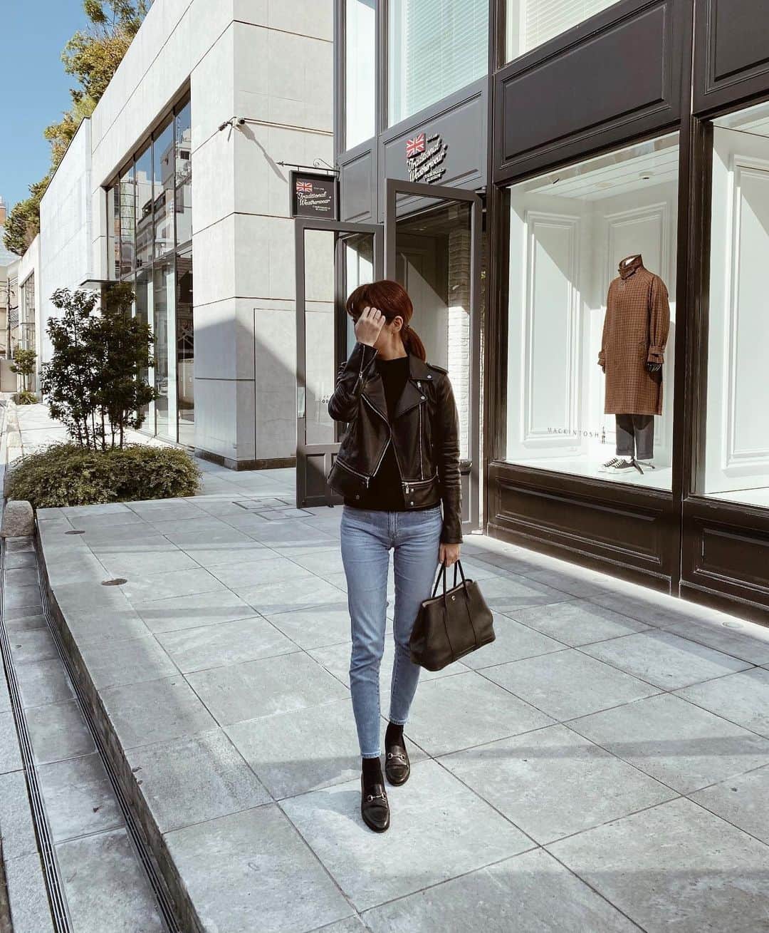 Shokoのインスタグラム：「＊Tokyo＊ It was such a nice day this day that I couldn’t resist going to one of my favorite places, Aoyama. I can walk for hours in this town as so many nice shops and cafes. ・ For hours of city strolls, I can tell you that loafers with socks are the most comfy combo! I walked about 4km in these and had no pain. ・ I thought this places wouldn’t be. A t friendly but surprisingly one of the cafes we went to had a diaper changing room. ・ My baby probably felt so peaceful at the alfresco cafe, she fell asleep while we were there. Will share more on my Story.」