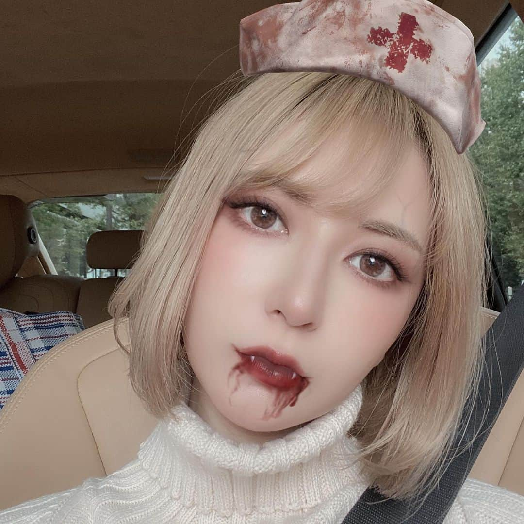 仲村美香さんのインスタグラム写真 - (仲村美香Instagram)「はっぴーはろうぃん🎃👻 今日も朝から撮影して 打ち合わせ何本もあって バッタバターーー🤣🤣 撮影の合間に写メ撮ったよ。 Ulikeなんだけど、 こんなん出来たら 仮装しなくていいね🤣🤣🤣w 凄すぎ、www 新作のファーベストが 鹿のフィルターと合った🦌w ・ ・ ・ 皆さん良いHalloweenを👻💕 うちのぐらみーちゃんは ハロウィンの帽子を カジカジしてたよ🐶🐾笑 @grammy.dog ・ ・ ・ ・ #halloween #ハロウィン#おばけ#ゾンビ#ハロウィン仮装 #もどき」10月31日 18時23分 - mikapu0519