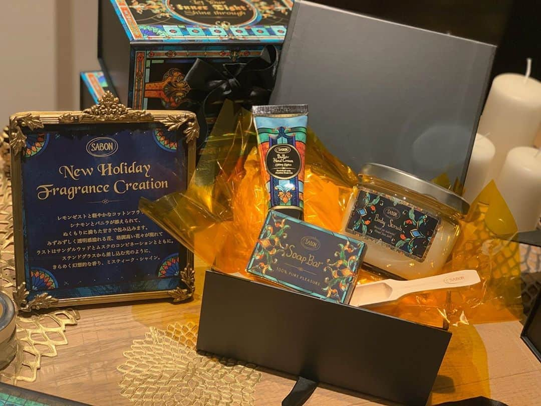 大友花恋さんのインスタグラム写真 - (大友花恋Instagram)「明日から発売のHolidayCollection2019…。 香りもデザインもとびっきりでした🌃 #SABON_MystiqueShine」10月31日 18時38分 - karen_otomo