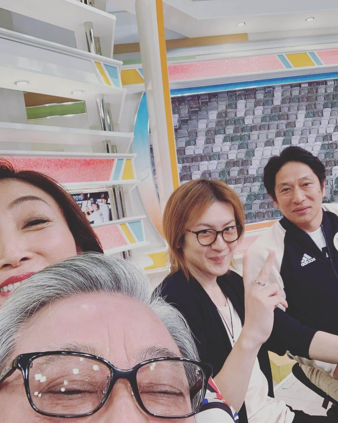 田中ウルヴェ京さんのインスタグラム写真 - (田中ウルヴェ京Instagram)「テレ朝ワイドスクランブルでした。 青学の原晋監督がゲストでいらしたので、木曜コメンテーター3人と一緒に。 今日は色々疲れました。😅」10月31日 18時33分 - miyako.tanaka.oulevey