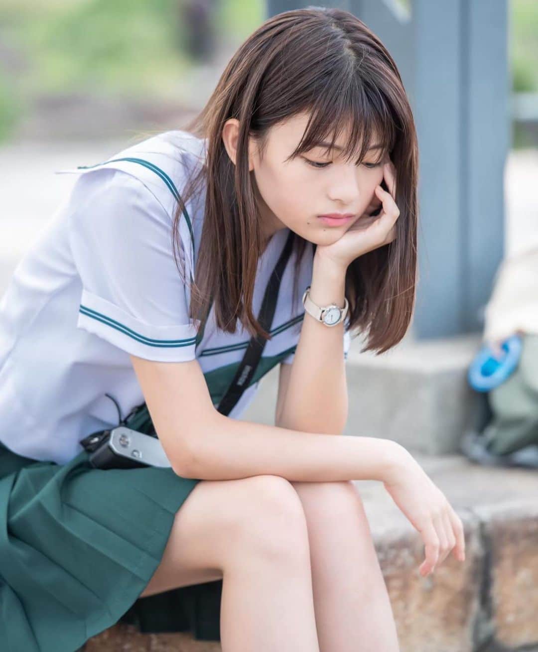 出口夏希さんのインスタグラム写真 - (出口夏希Instagram)「制服美少女情景図鑑 発売しました  ぜひ！  セーラー服のタイは中学のときの 結び方をしてみました。懐かしい。 ・ 📷　#アライテツヤ　さん #制服美少女情景図鑑」10月31日 18時36分 - natsuki__deguchi__official