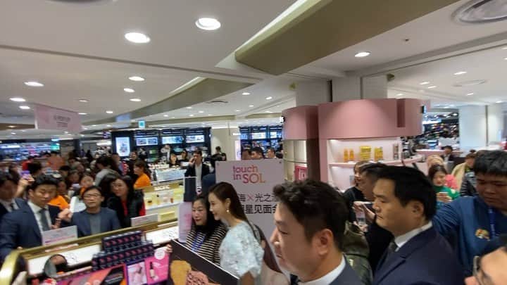 イ・ダヘのインスタグラム：「오늘 즐거운 시간 감사합니다! 중국팬분들 사진 다 찍어드리고 싶었는데 ㅠ 아쉬웠네요 다음엔 꼭!!!#터치인솔#谢谢」