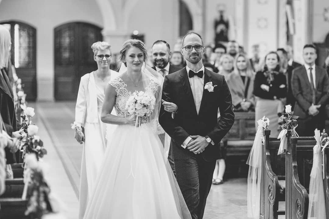 Patrycja WYCISZKIEWICZさんのインスタグラム写真 - (Patrycja WYCISZKIEWICZInstagram)「🖤 Wedding 🖤 #balckandwhite #wedding #couple #newlife #bride #groom #bridesmaid #wittnes 📸 @maciejbobyk 💅🏽 @akademia.makijazu.facefabric @facefabric.pl」11月1日 5時44分 - patrycjawyciszkiewicz