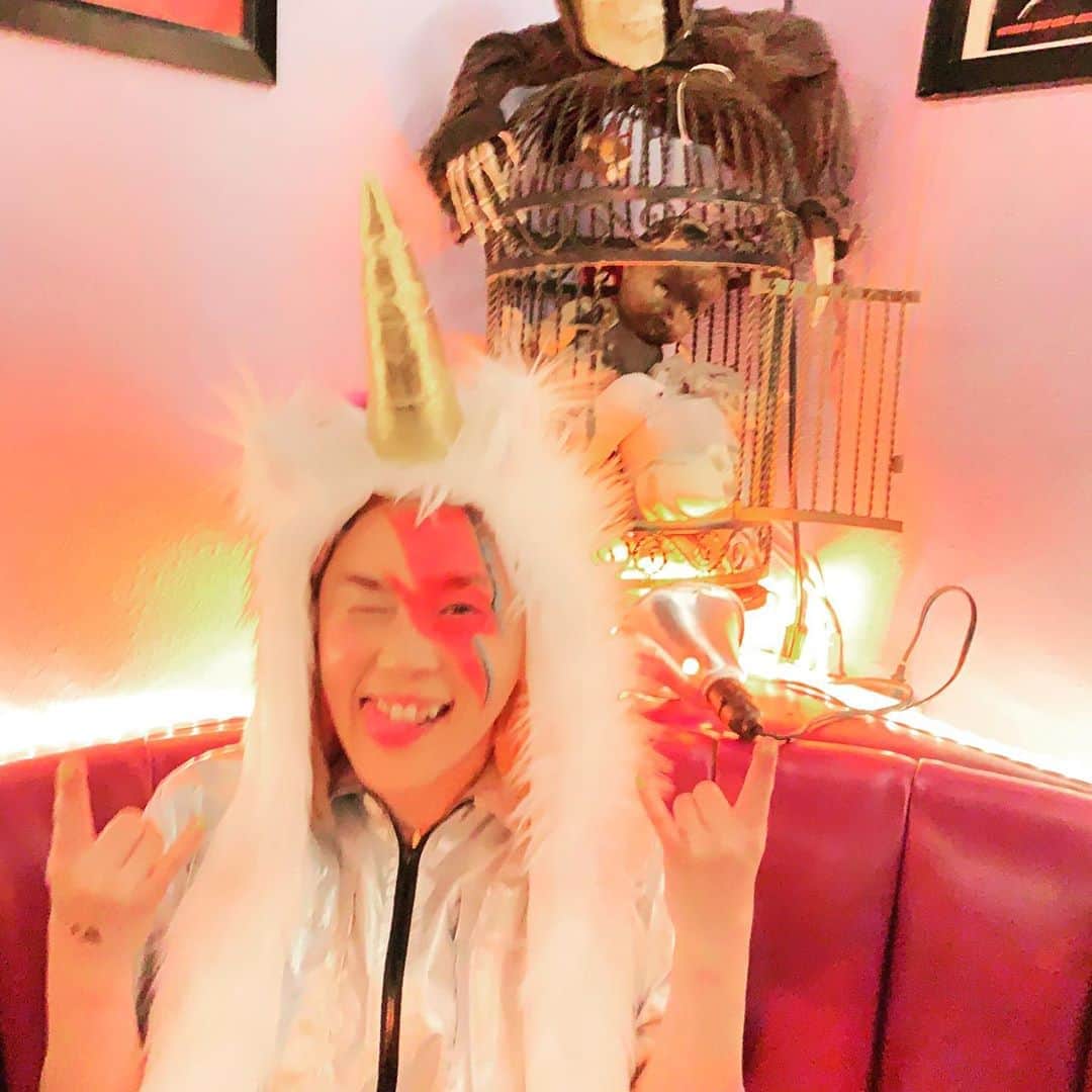 野沢直子さんのインスタグラム写真 - (野沢直子Instagram)「Happy Halloween 🎃  David Bowie Unicorn 🦄  #happyhalloween」11月1日 5時46分 - naoko.nozawa