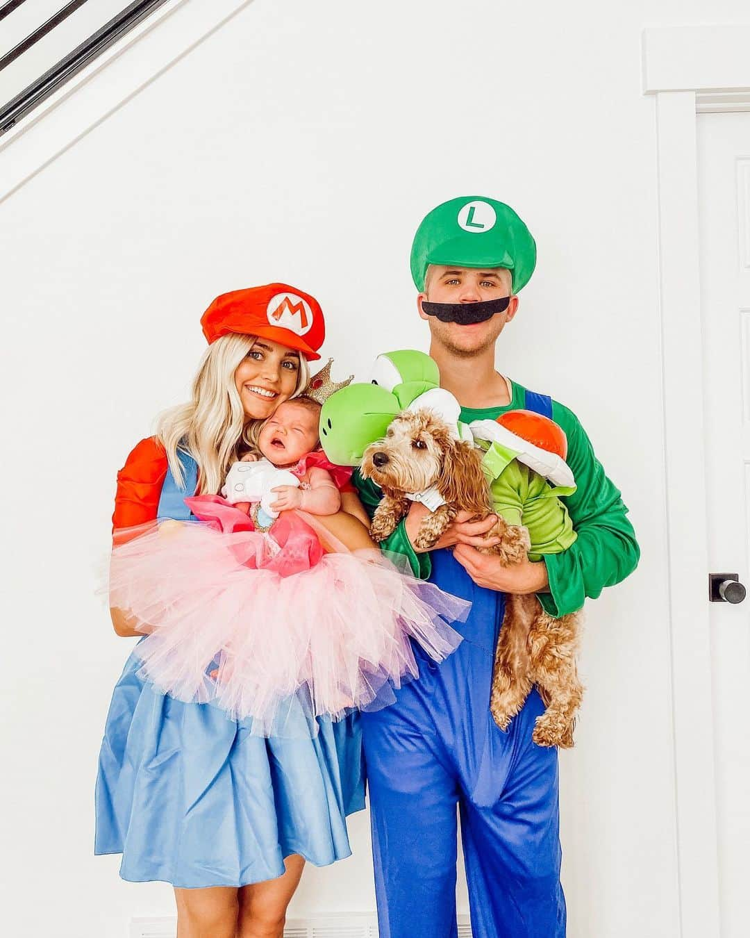 Aspyn Ovard Ferrisさんのインスタグラム写真 - (Aspyn Ovard FerrisInstagram)「Mario, Luigi, Yoshi and Princess Peach 💛 Happy first Halloween my baby Coco!! Even though her and Luma were very not into their costumes 🤪」11月1日 4時21分 - aspynovard