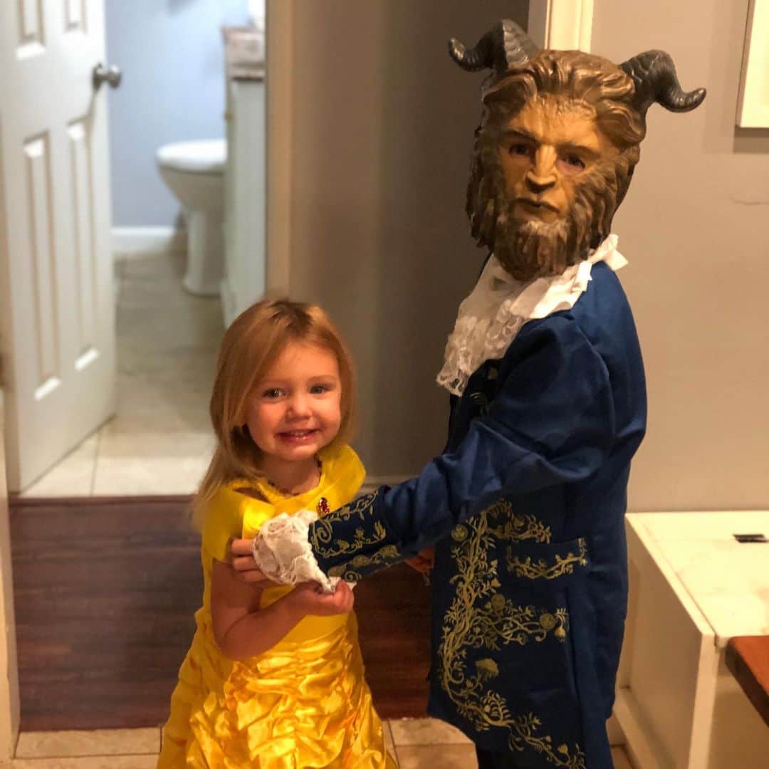 トニー・アゼベドのインスタグラム：「Beauty and the beast... #damngoodbrother」